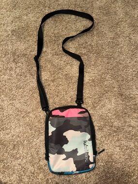 lululemon athletica Black Compact Crossbody Pouch